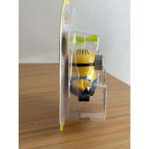 Minions The Rise of Gru Stuart Sticky Hand Action Figure - Picture 5 of 6